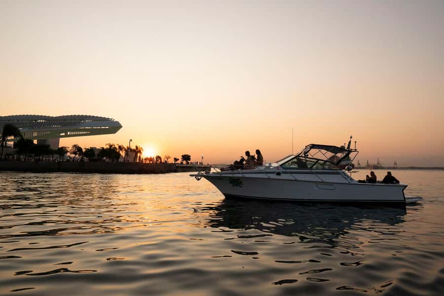 Glória: Sunset Speedboat Cruise with Drinks and Snacks - Practical advice for a smoother outing