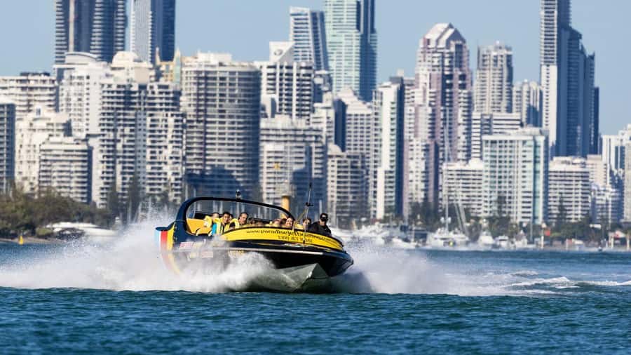 Gold Coast: 1-Hour Extreme Jet Boat Ride - From Cavill Avenue to the Surfers Paradise canals