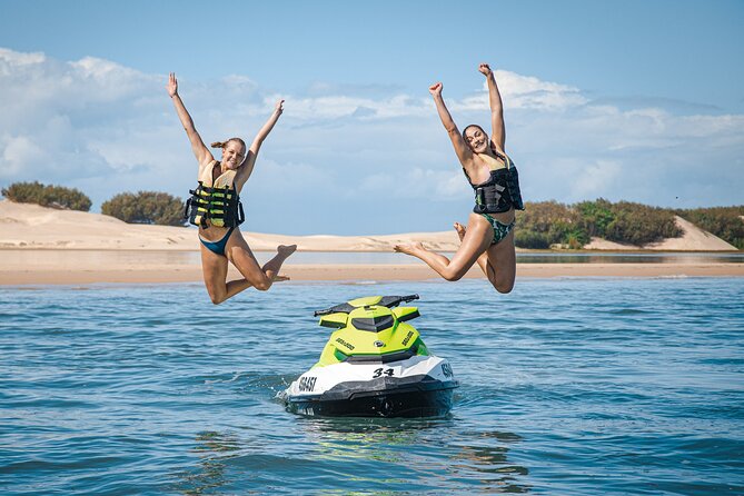 Gold Coast V8 Jet Boat Rapid Ride - Sovereign Islands Mansions from the Broadwater