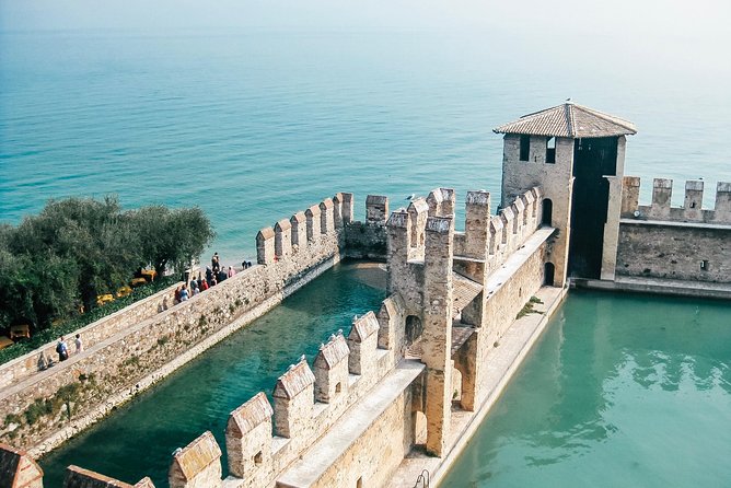 Guided tour in Sirmione with motorboat tour - Scaligero Castle and Sirmione’s entrance