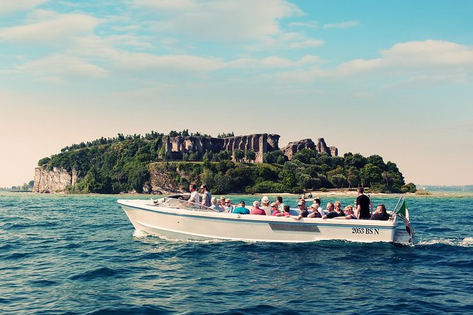 Guided tour in Sirmione with motorboat tour - Meeting at Castello Scaligero