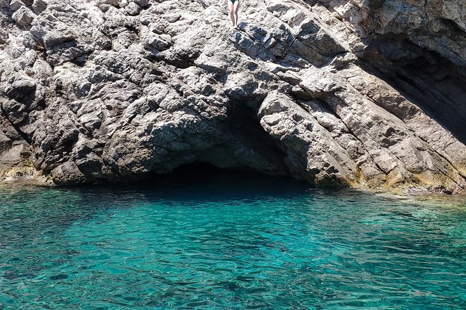 Half-Day Best Beaches & Bays Private Speed Boat Tour - Meeting in Lapad and planning the four hours