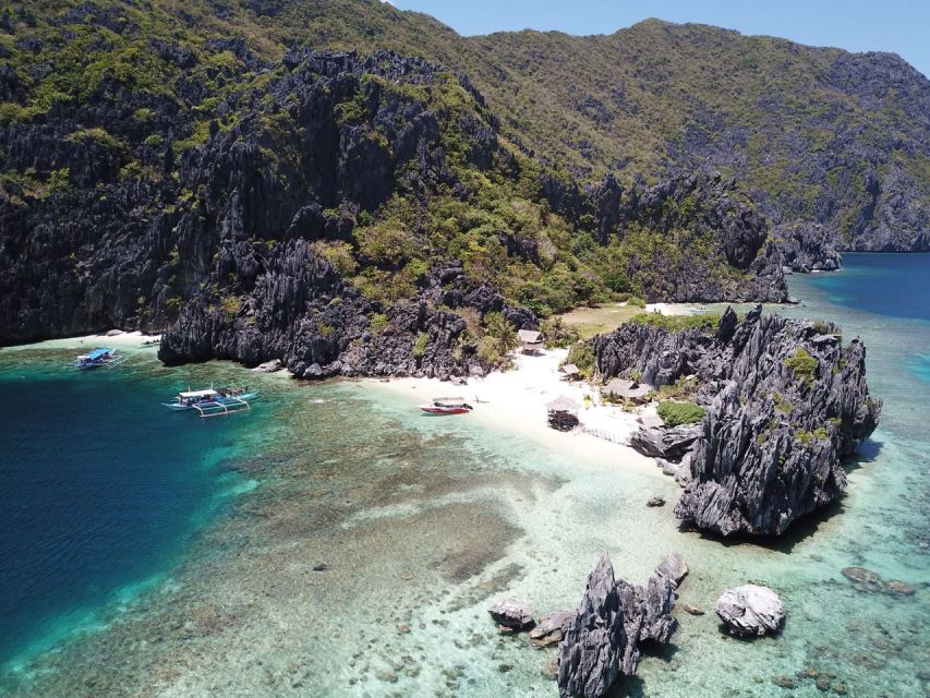 Half-Day Seasation Premium Speedboat Group Island Hopping - Route two: Cadlao Lagoon, Helicopter Island, and Small Lagoon