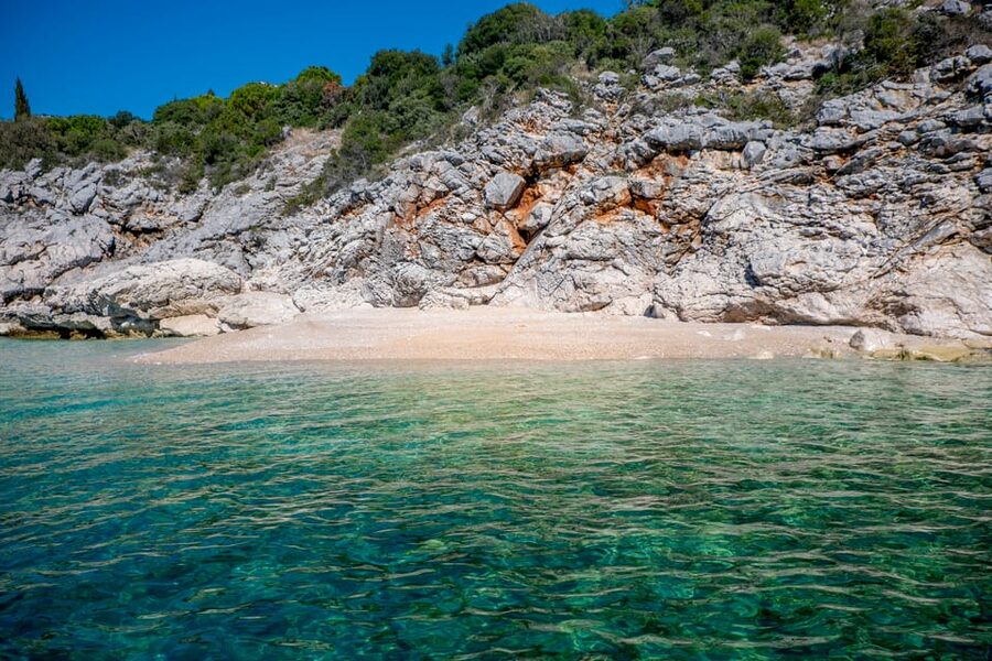 Half day speedboat tour - find caves and enjoy swimming - Sand, cocktails, and a proper break at Sunj Beach