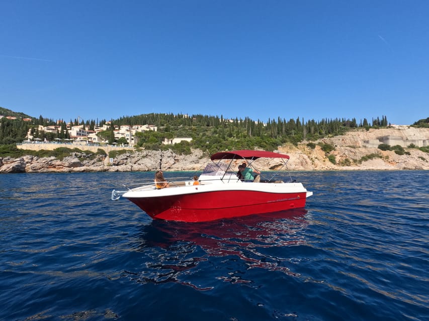 Half day speedboat tour - find caves and enjoy swimming - A quiet walk on car-free Koločep