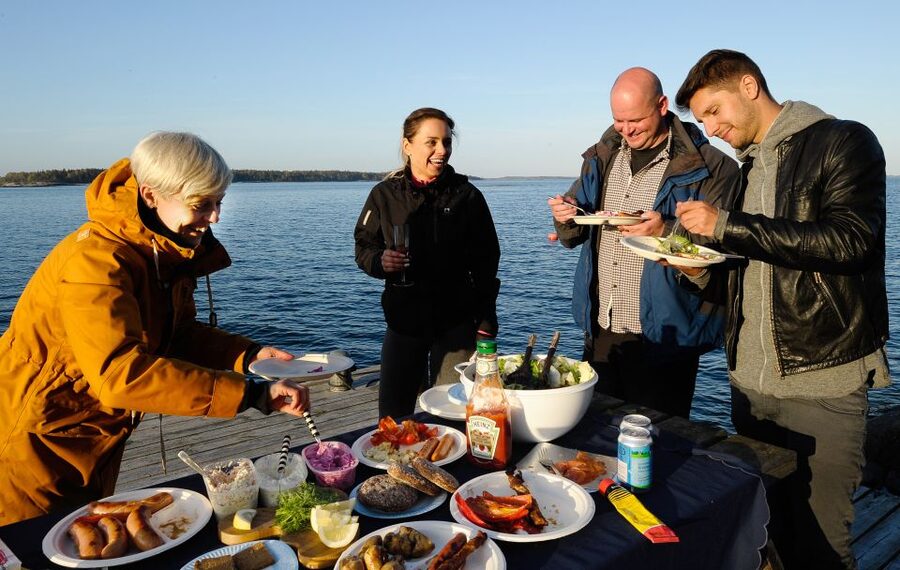 Helsinki: Archipelago RIB Boat Tour with BBQ Lunch and Sauna - What the archipelago adds to a Helsinki visit