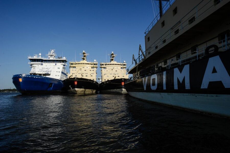 Helsinki: City and Outer Islands Guided RIB Boat Tour - Villas, embassies, and the southern islands