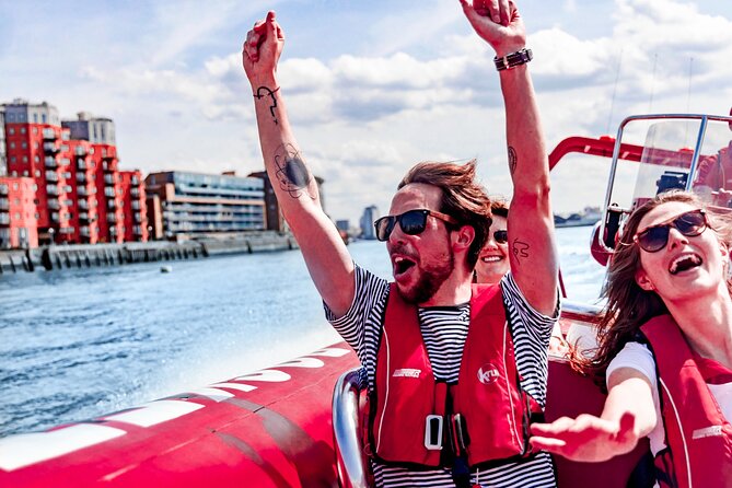 High-Speed Thames River Speedboat in London - When the skipper reaches 30 knots