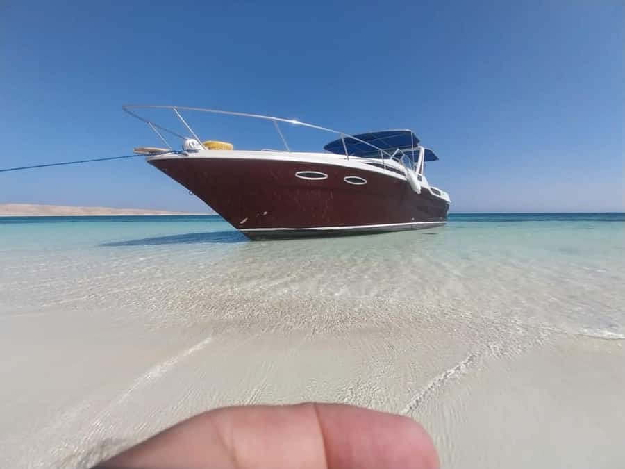 Hurghada: Private Luxury Speedboat W Snorkelling & Fruits - A private Red Sea outing instead of a fixed group cruise