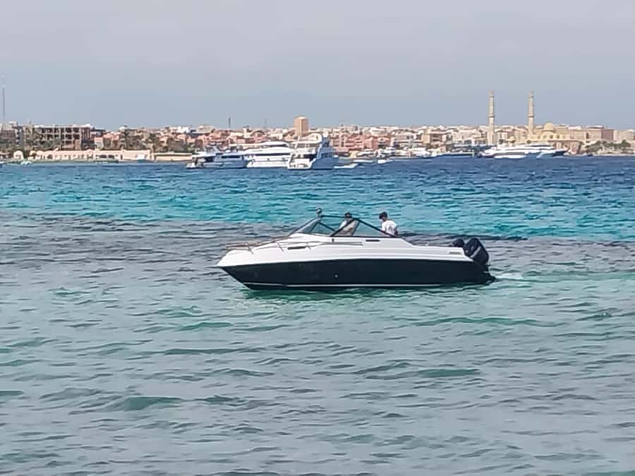 Hurghada: Private Luxury Speedboat W Snorkelling & Fruits - What the crew adds to the day