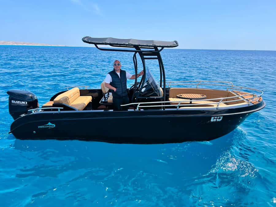 Hurghada: Private Speedboat Adventure with Snacks & Pick-up - A private Red Sea morning instead of a fixed boat schedule