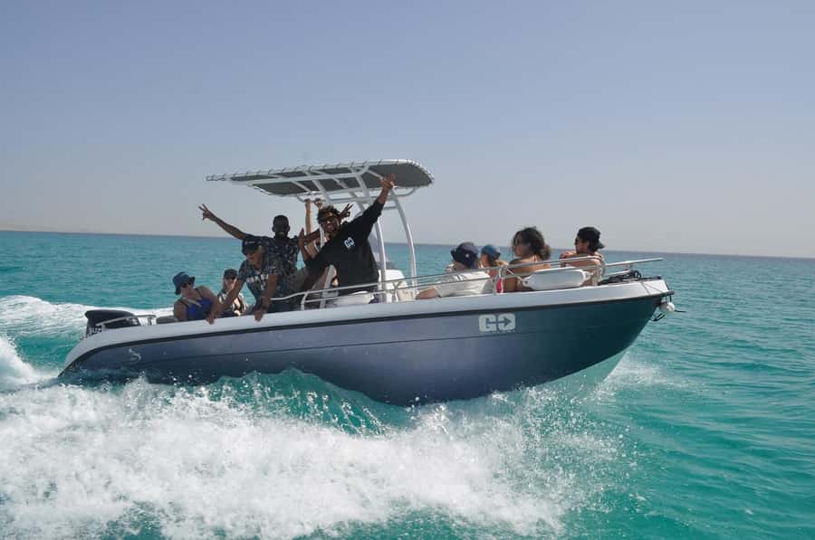 Hurghada: Private Speedboat Adventure with Snacks & Pick-up - Captains and guides make the difference