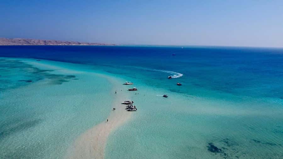 Hurghada: Private Speedboat To Bayoud Islands From El Gouna - Two hours around Gouna dolphins and the first snorkeling stop