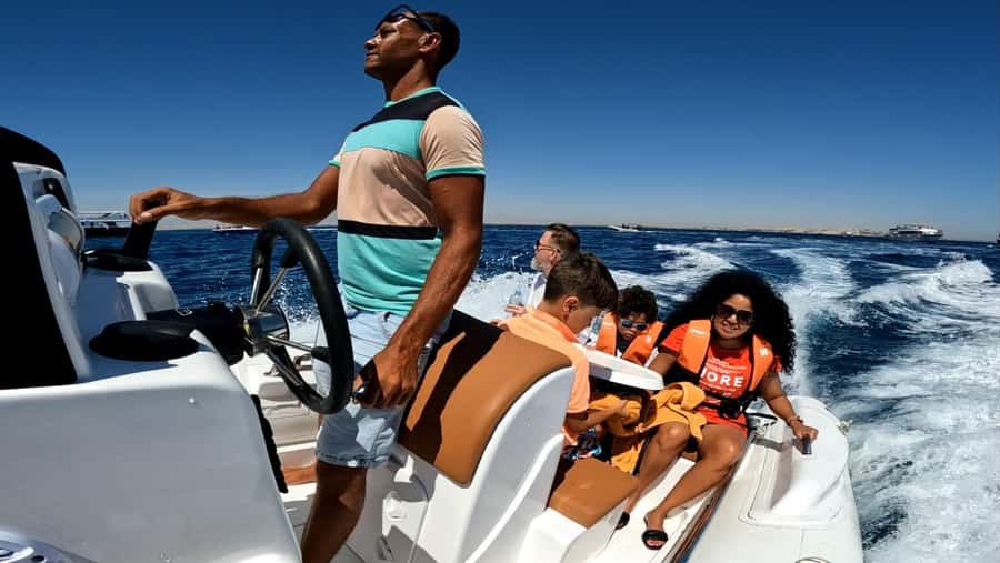 Hurghada: White Island Speedboat Tour, Snorkeling, & Lunch - Two reef stops before the beach