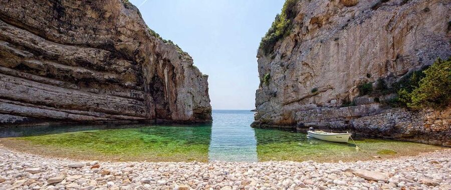 Hvar:Blue & Grenn Cave and Vis Island Private Speedboat Tour - Why this private Hvar boat day works