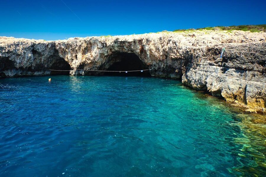 Hvar:Blue & Grenn Cave and Vis Island Private Speedboat Tour - Stiniva Cove and its narrow sea entrance