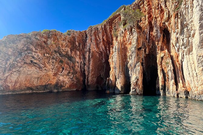 Hvar Delight: Private Speed Boat Tour - Red Rocks and the first swim