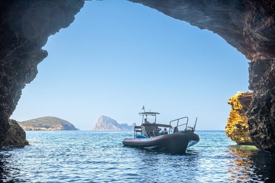 Ibiza: SpeedBoat trip to Atlantis & Es Vedra Snorkel+Paddle - Es Vedrá and Sa Pedrera after about an hour