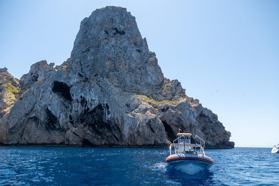 Ibiza: SpeedBoat trip to Atlantis & Es Vedra Snorkel+Paddle - The skipper, languages, and group feel
