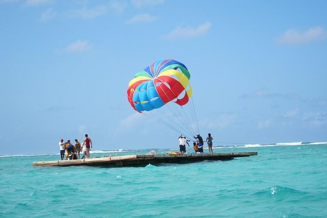 Ile aux Cerf: Speed boat with Parasailing & Tube Riding and Lunch - Tube riding for pure speed