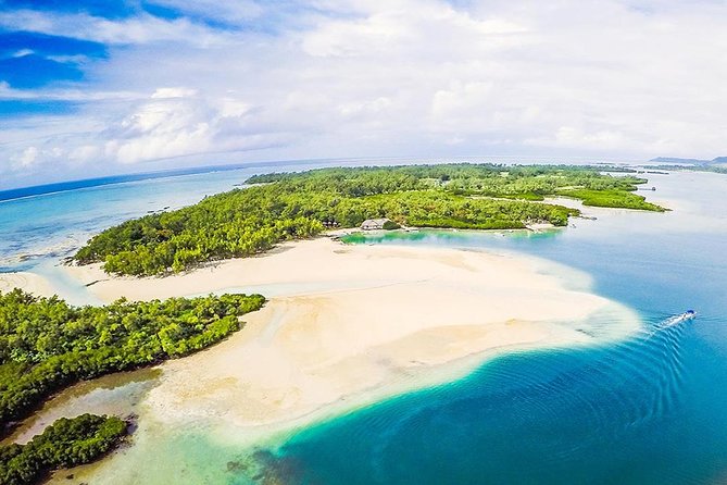 Ile aux Cerf: Speed boat with Parasailing & Tube Riding and Lunch - Grand River South East Waterfalls