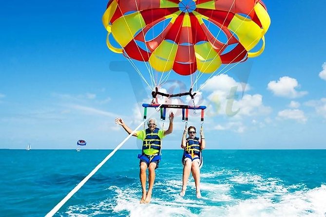 Ile aux Cerf: Speed boat with Parasailing & Tube Riding and Lunch - Crossing the lagoon to Ile aux Cerfs