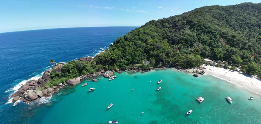 Ilha Grande: 360° Circumnavigation Speed Boat Tour - 8h - Caxadaço: a small first stop with clear water