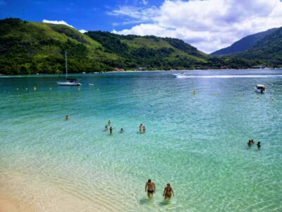 Ilha Grande: 7h Speedboat Tour of Paradise Islands