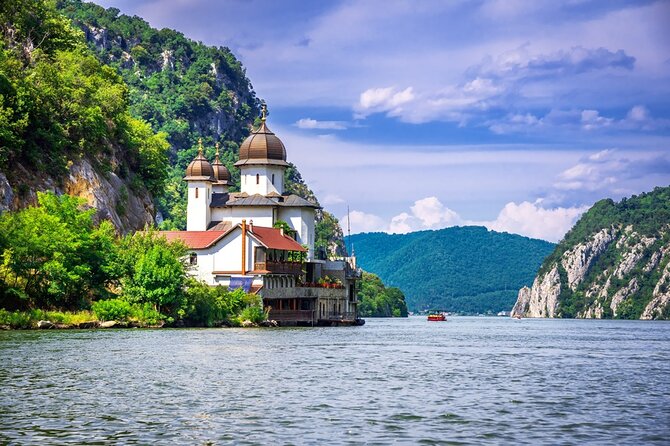 Iron Gate NP Tour with 1-hour speedboat ride + 2 viewpoints - Golubac Fortress and the Danube gateway