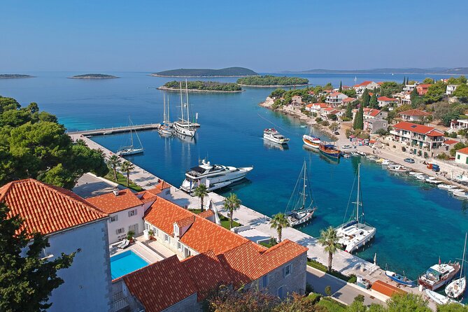 Islands Brač, Šolta & Blue lagoon - Private speedboat tour - Maslinica and the castle on western Šolta