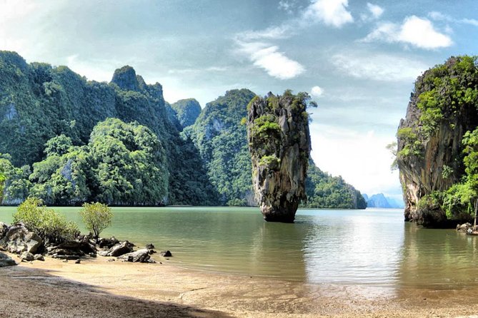 James Bond Island Adventure: Speedboat & Canoe Expedition - Hong Island Beach and the water breaks