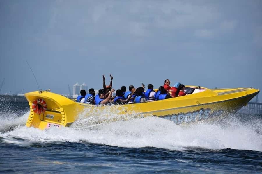 Jeddah: Red Sea Speedboat Tour with Captain - Al Rahmah Mosque and the Ten-Minute Photo Stop