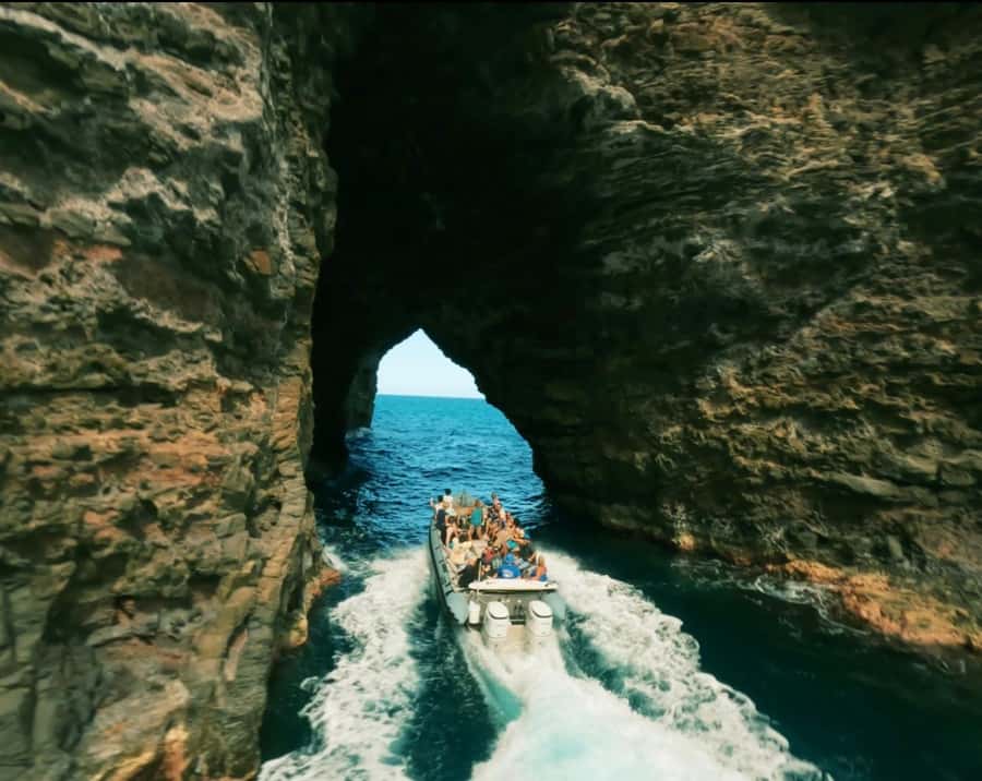 Kauai: Nā Pali Coast Zodiac Raft Sea Caves + Snorkel - Why the Zodiac makes Nā Pali feel different