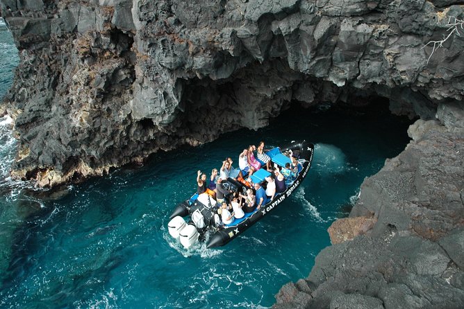 Kealakekua Bay Snorkeling Tour - 4 hour Kona Zodiac Adventure - The Captain Cook monument from the water
