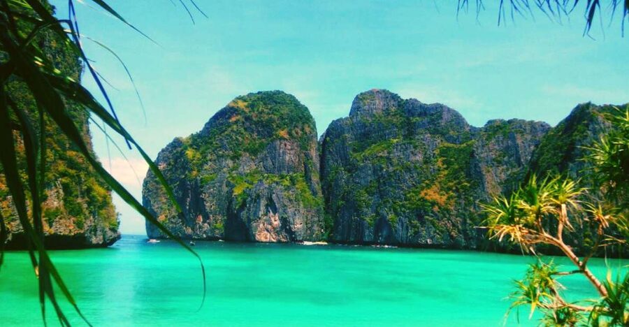 Ko Lanta: Phi Phi Day Trip by Speed Boat - Phi Phi Don is a short town visit