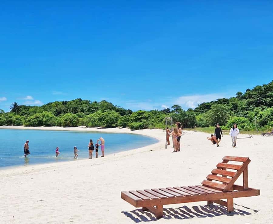 Ko Samui: Pig Island Snorkeling and Koh Tan Speedboat Tour - Lunch on the beach
