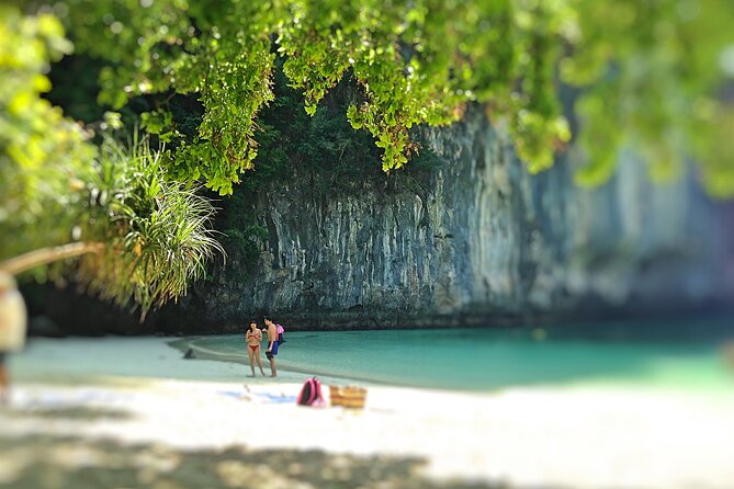 Koh Hong Private Tour from Krabi by Speedboat - Guides, crew, and the private feel