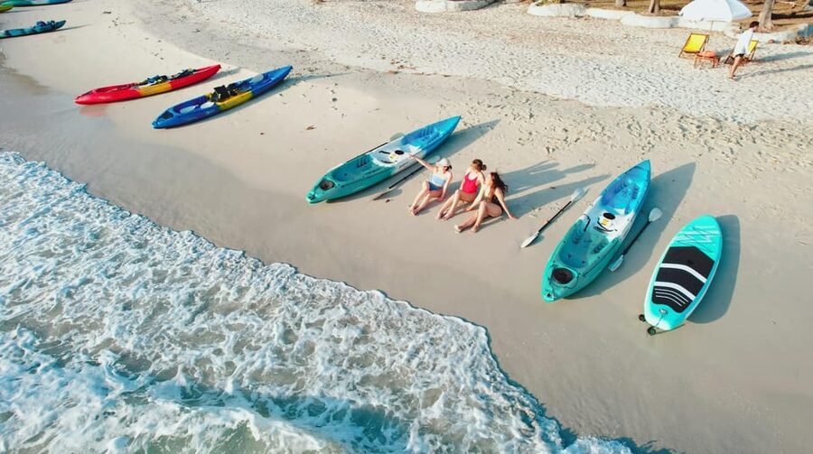 Koh Kood: Snorkeling Speedboat Tour with Lunch and Transfer - Lunch on an island, with scenery doing much of the work