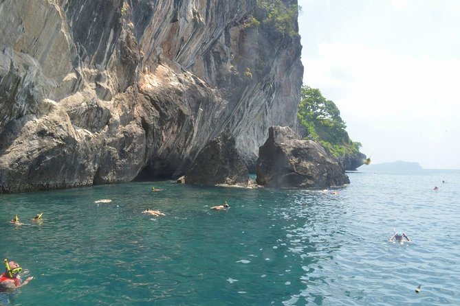 Koh Lanta: 4 Islands Tour by Speedboat with Snorkeling - Koh Kradan combines lunch and a proper beach break