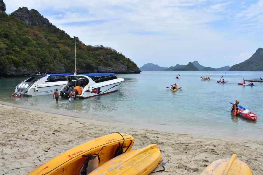 Koh Phangan: Angthong Emerald Waters & Kayaking by Speedboat - The one-hour speedboat ride into Ang Thong