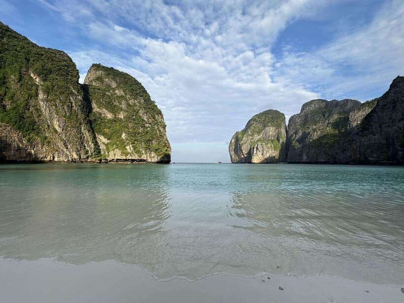 Koh Phi Phi: Early Morning Maya Bay, Bamboo Speedboat Tour - Why the early start matters at Maya Bay