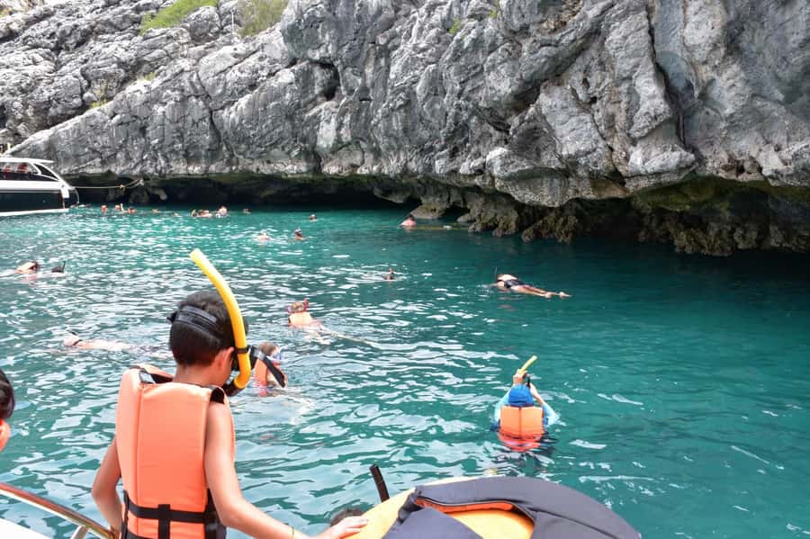 Koh Samui: Speedboat Adventure to Angthong's Hidden Gems - Snorkeling gives you your first water stop