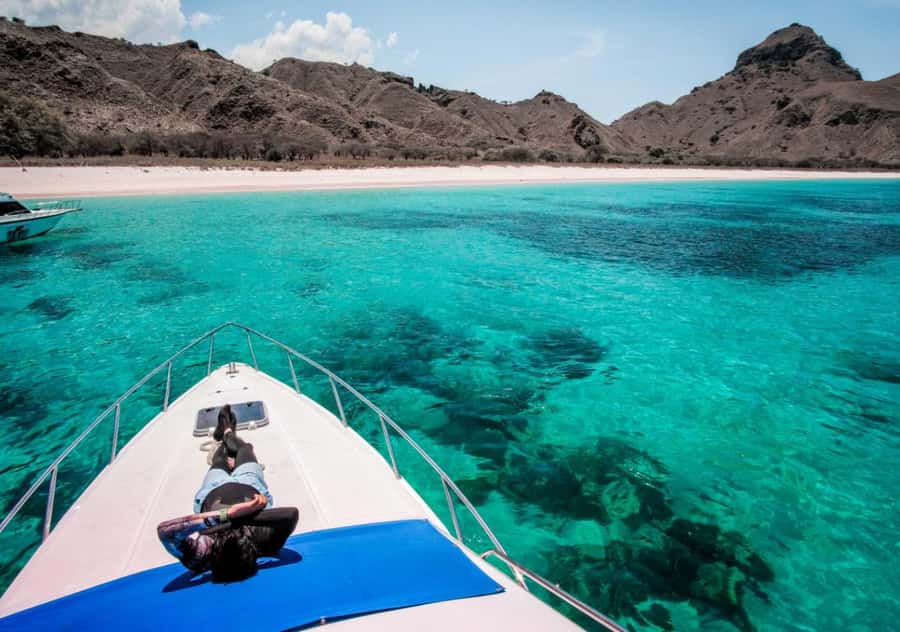 Komodo Island: 3D2N Private Speedboat Tour with Hotel - Day 1: Batu Cermin and Rangko Cave