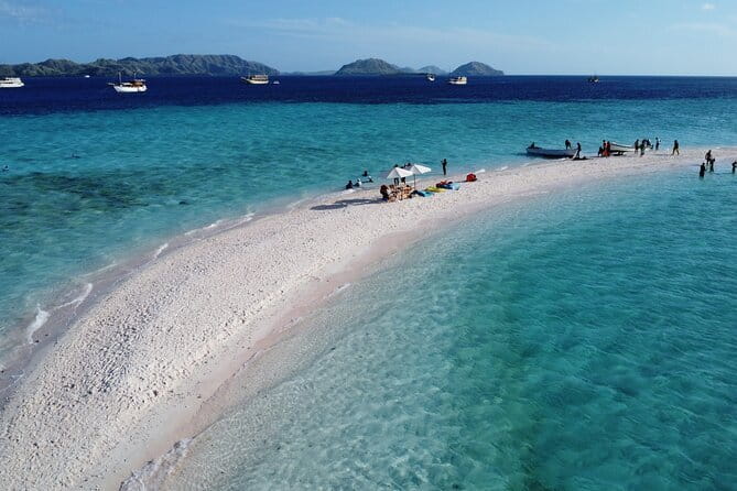 Komodo Islands with Speedboat in Labuhan Bajo - Why this speedboat trip covers so much