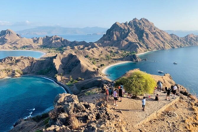 Komodo Islands with Speedboat in Labuhan Bajo - What a full day on the speedboat feels like