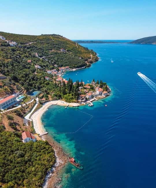 Kotor: Blue Cave and Lady of the Rocks Speedboat Tour - How the guide affects the experience