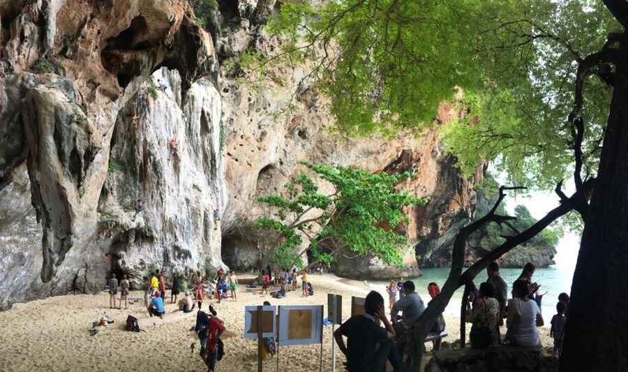 Krabi: 4 Islands Day Trip by Speedboat Including Lunch Box - What the guides add to the day