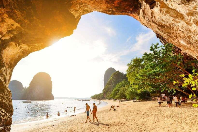 Krabi: 4 Islands Tour by Speedboat with Lunch and Snorkeling - Koh Poda: White Sand and Limestone Cliffs