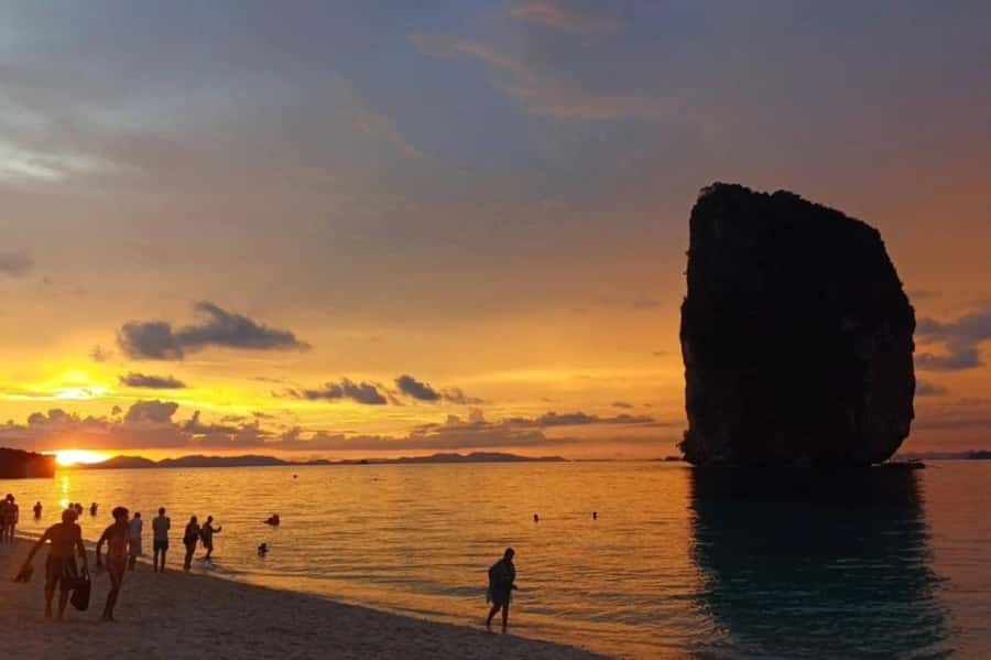 Krabi: 7 Islands Tour with Sunset and Plankton by Speedboat - Chicken Island and the famous shoreline view