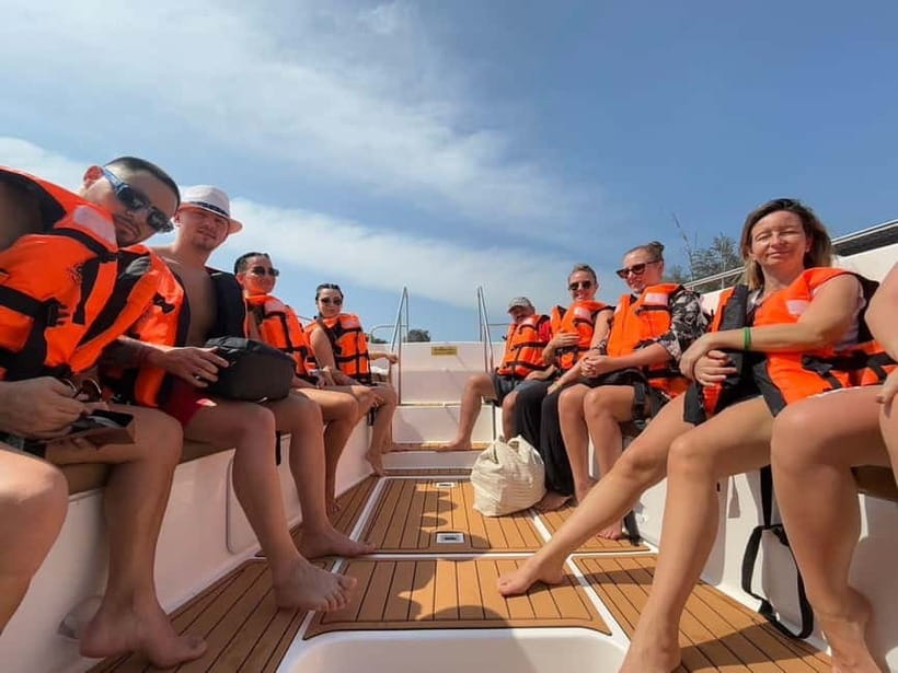 Krabi: Blue Horizon Speedboat to Hong & Paradise Islands - Hong Lagoon and its limestone walls